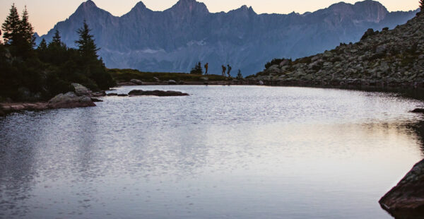 LOWRES_00000077533_Der-Spiegelsee-mit-Blick-auf-den-Dachstein-Schladming-Dachstein_Oesterreich-Werbung_Sebastian-Stiphout